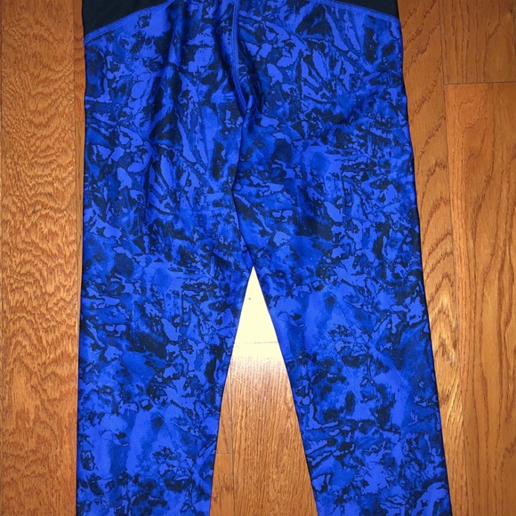 Under Armour capris. Size small - Picture 3 of 3
